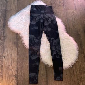 Lululemon size 4 yoga leggings